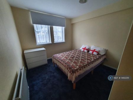 2 bedroom flat to rent - Photo 4