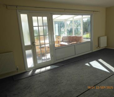 3 bedroom bungalow to rent - Photo 3