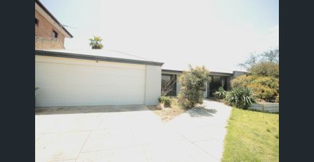 ** WHAT A WHOPPER! ** - Photo 3