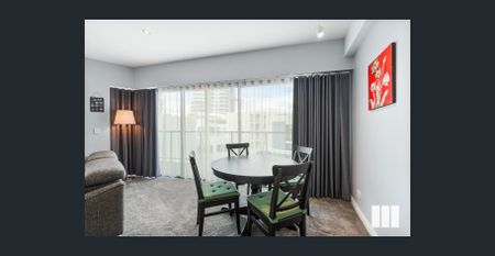 FULLY FURNISHED, SPACIOUS AND IN THE PERFECT LOCATION! - Photo 4