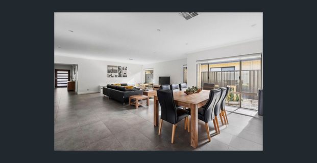 THE FAMILY-SIZED TREEBY HOME YOU'VE BEEN WAITING FOR! - Photo 1