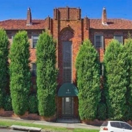 Charming Two Bed Plus Study Art Deco Apartment - Photo 4