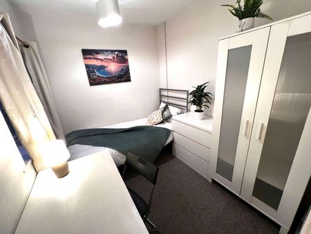 Cromwell Road Room 4 - Photo 3