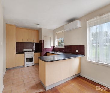 Freshly Painted Ground Floor Unit in Prime Maribyrnong Location - Photo 5