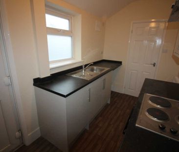 2 bed Flat - Photo 3