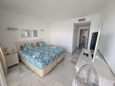 Middle Floor Apartment in Benalmadena - Photo 2
