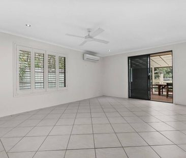 Comfortable Family Living Close to the Noosa River - Photo 2