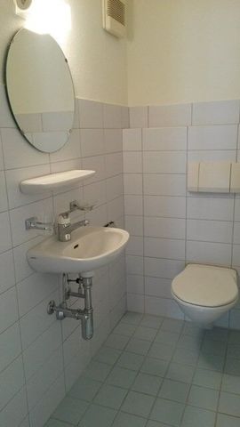 Charming apartment with sunny balcony - Photo 5