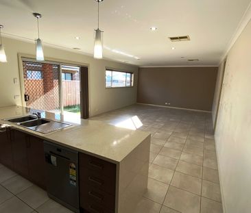 45 Peeler Street, Wodonga VIC 3690 - House For Rent | Domain - Photo 6