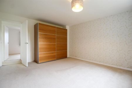 4 bedroom end of terrace house to rent - Photo 3