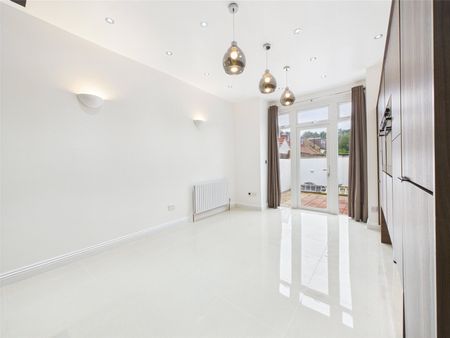 St Leonards Road, East Sheen, Richmond Upon Thames, SW14 - Photo 3