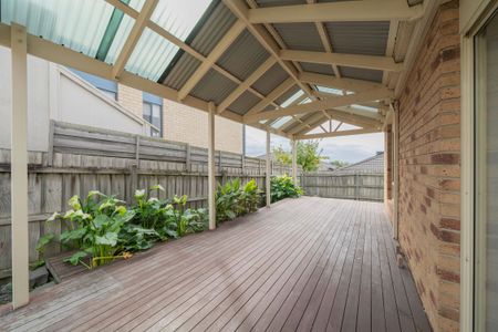 Renovated 4 bedroom home in a superb location! - Photo 2