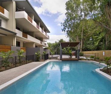 STUNNING 2 BED 2 BATH APARTMENT - Photo 3