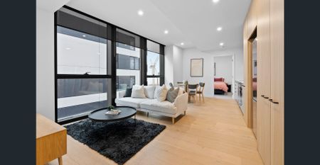A LUXE RENTAL THAT FEELS LIKE HOME IN THE HEART OF SOUTHBANK! - Photo 2