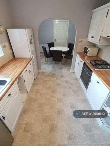 1 bedroom in a house share to rent - Photo 3