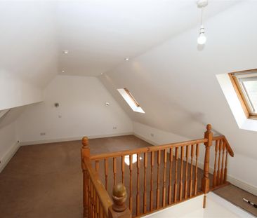 2 bedroom Apartment to let - Photo 2