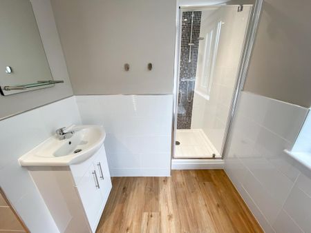 8 bedroom flat to rent - Photo 2