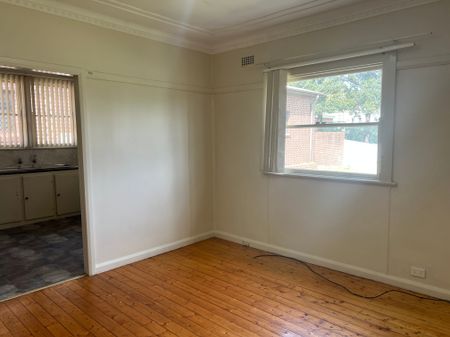 Spacious 3 Bedroom Home - Photo 2