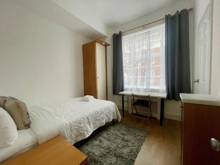 Flat 203 Fulham Palace Road, Fulham W6 9HH - Photo 2