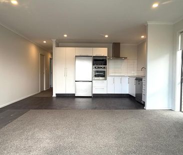 Modern, easy, Papamoa living - Photo 4
