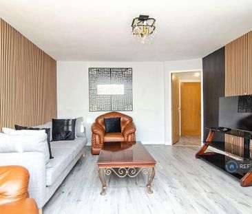 5 bedroom semi-detached house to rent - Photo 2