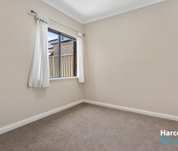 STUNNING FULLY FURNISHED AND EQUIPPED TOWNHOUSE OFFERING COASTAL LIFESTYLE ON YOUR DOORSTEP!! - Photo 6