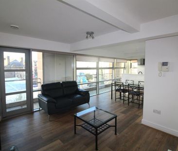 2 bedroom flat to rent - Photo 2