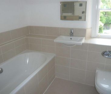 3 bedroom apartment to rent - Photo 4