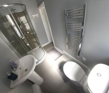 Room in a Shared House, Clifton Road East, L6 - Photo 2