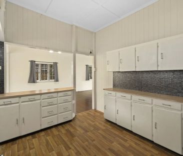 3 bedroom home with sleepout and large yard in perfect location - Photo 2