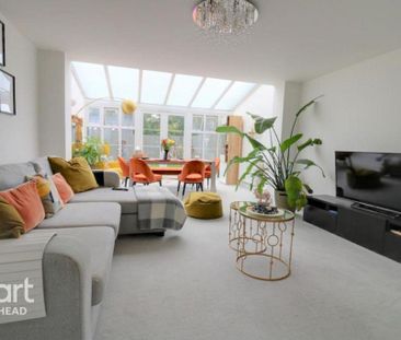 4 bedroom semi-detached house to rent - Photo 1