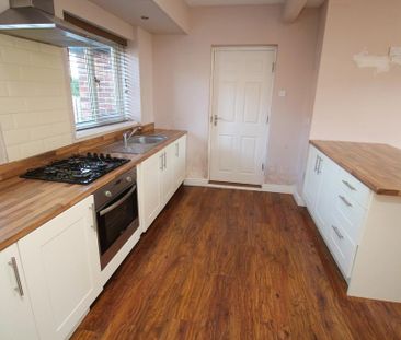 3 bedroom semi-detached house to rent - Photo 6