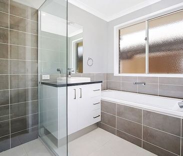 Beautifully Family Home in a Quiet Thurgoona Court - Photo 1