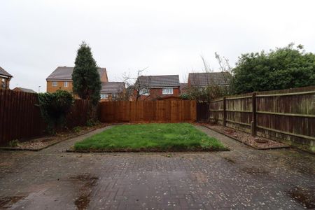 3 bedroom detached house to rent - Photo 2