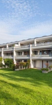 NO RENT DEPOSIT – In a quiet setting with a large balcony - Photo 1