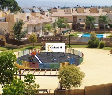 Alquiler de chalet adosado en Avenida de la Unicef - Photo 3