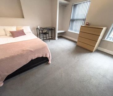 8 bedroom terraced house to rent - Photo 6