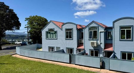Sunny & Stylish 2-Bedroom Home in Kelburn - Photo 2