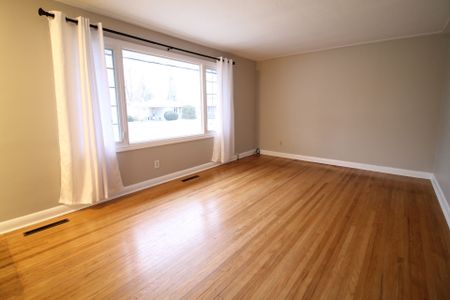 For Lease - 68 Elizabeth Crescent, Belleville, Ontario - Photo 2