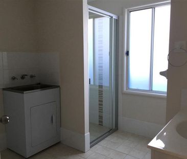 CENTRALLY LOCATED TWO BEDROOM HOME - Photo 4