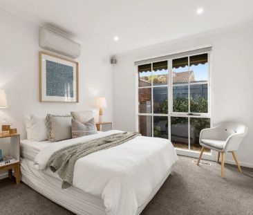 CHIC, STYLISH AND IN A PERFECT LOCATION! - Photo 2