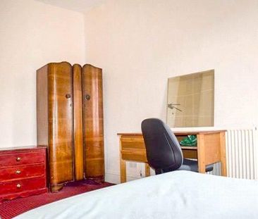 4 bedroom terraced house to rent - Photo 5