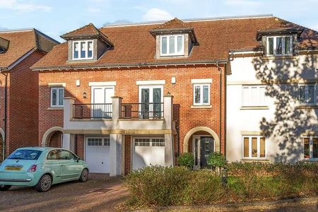 Goodacre Close, Weybridge, Surrey, KT13 - Photo 4