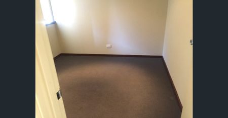 This delightful 3 bedroom rear villa is located in the rear of a quiet complex ; - Photo 5