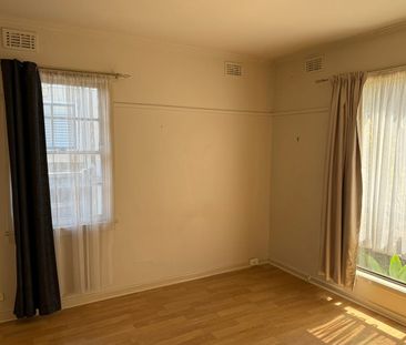 Immaculately Presented Residence - Photo 5