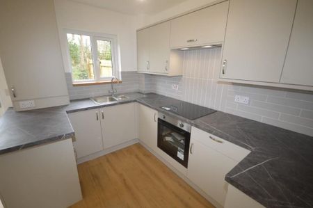 2 bedroom end of terrace house to rent - Photo 5