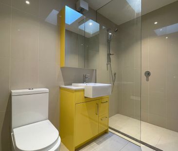 Top Floor, Highly Convenient Location - Photo 4