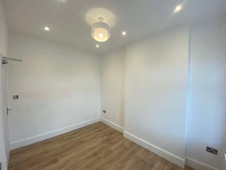 Cranbrook Road Ilford, IG1 - Photo 2