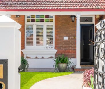 Light Filled 3 Bedroom Home in Prime Location - Photo 3