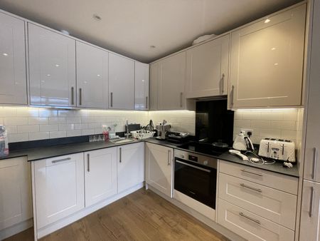 Acton, W3 (Flat) - Photo 5